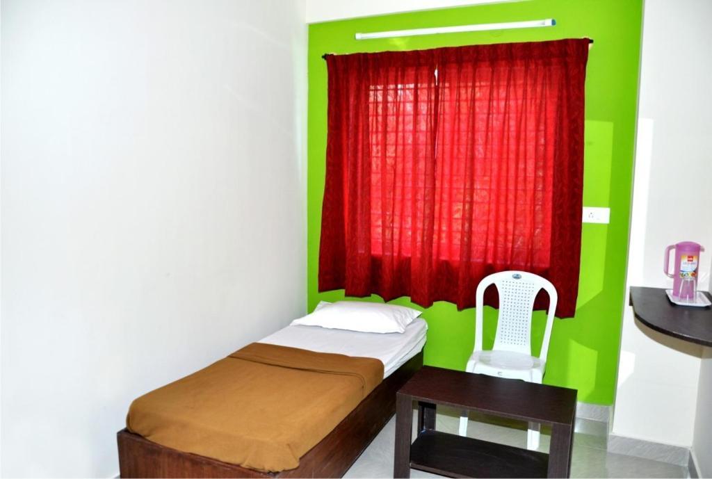 העיר בנגלור Maple Inn Budget Hotel מראה חיצוני תמונה