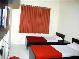העיר בנגלור Maple Inn Budget Hotel מראה חיצוני תמונה